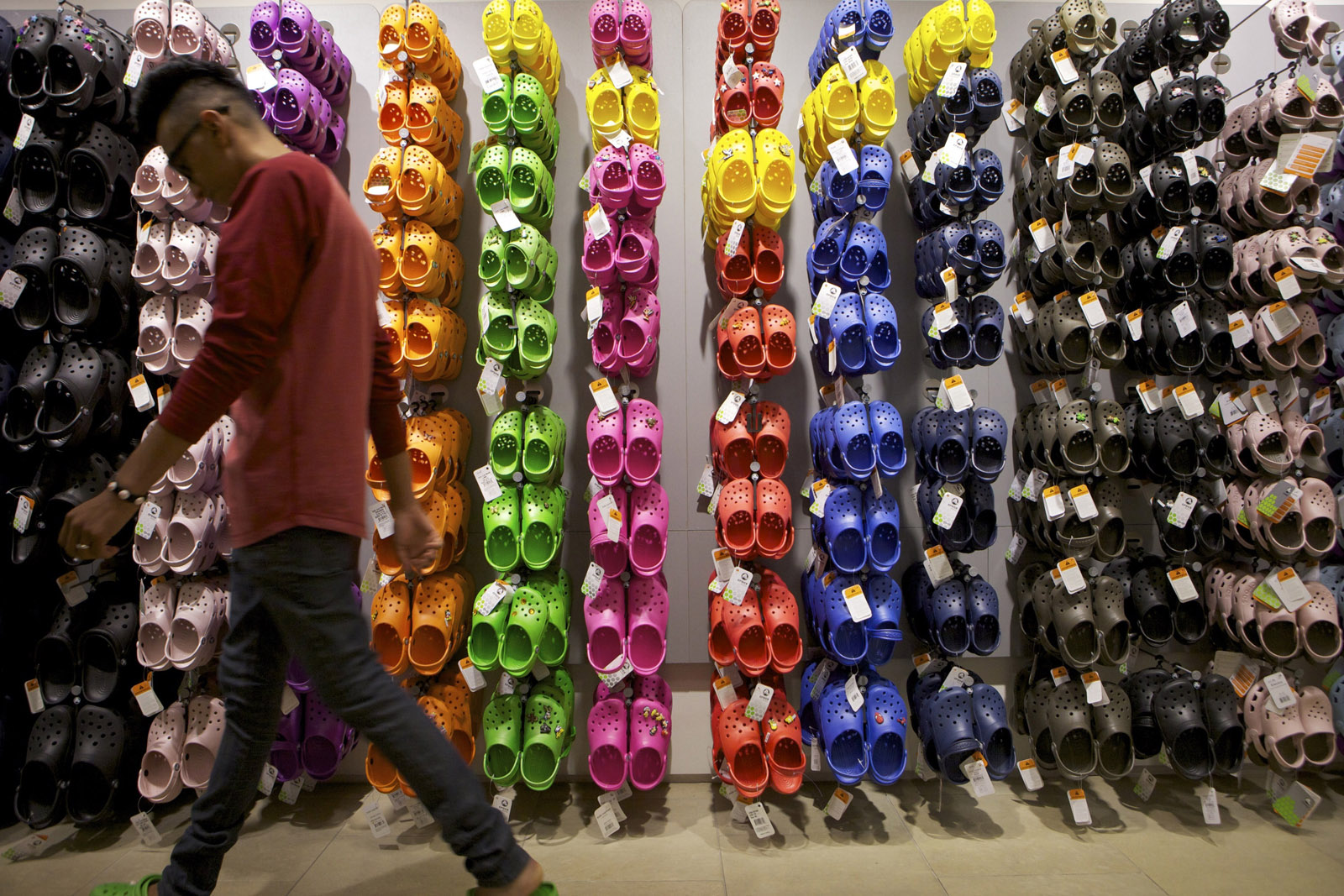 Crocs to close nearly 160 retail stores by 2018 WTOP