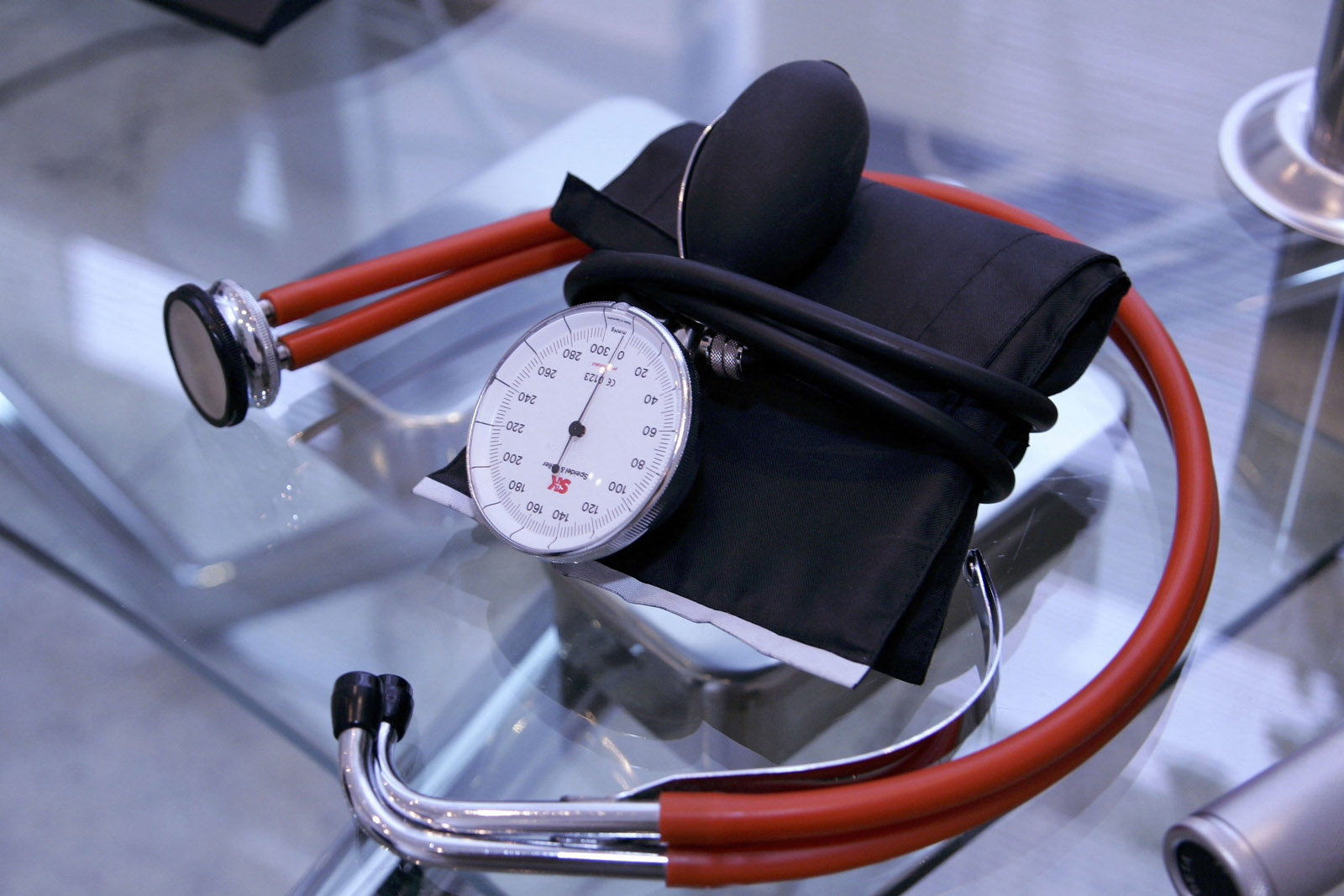 LUENEBURG, GERMANY - APRIL 01:  A stethoscope seen at a doctor's office on April 1, 2006 in Lueneburg, Germany. (Photo Illustration by Andreas Rentz/Getty Images)