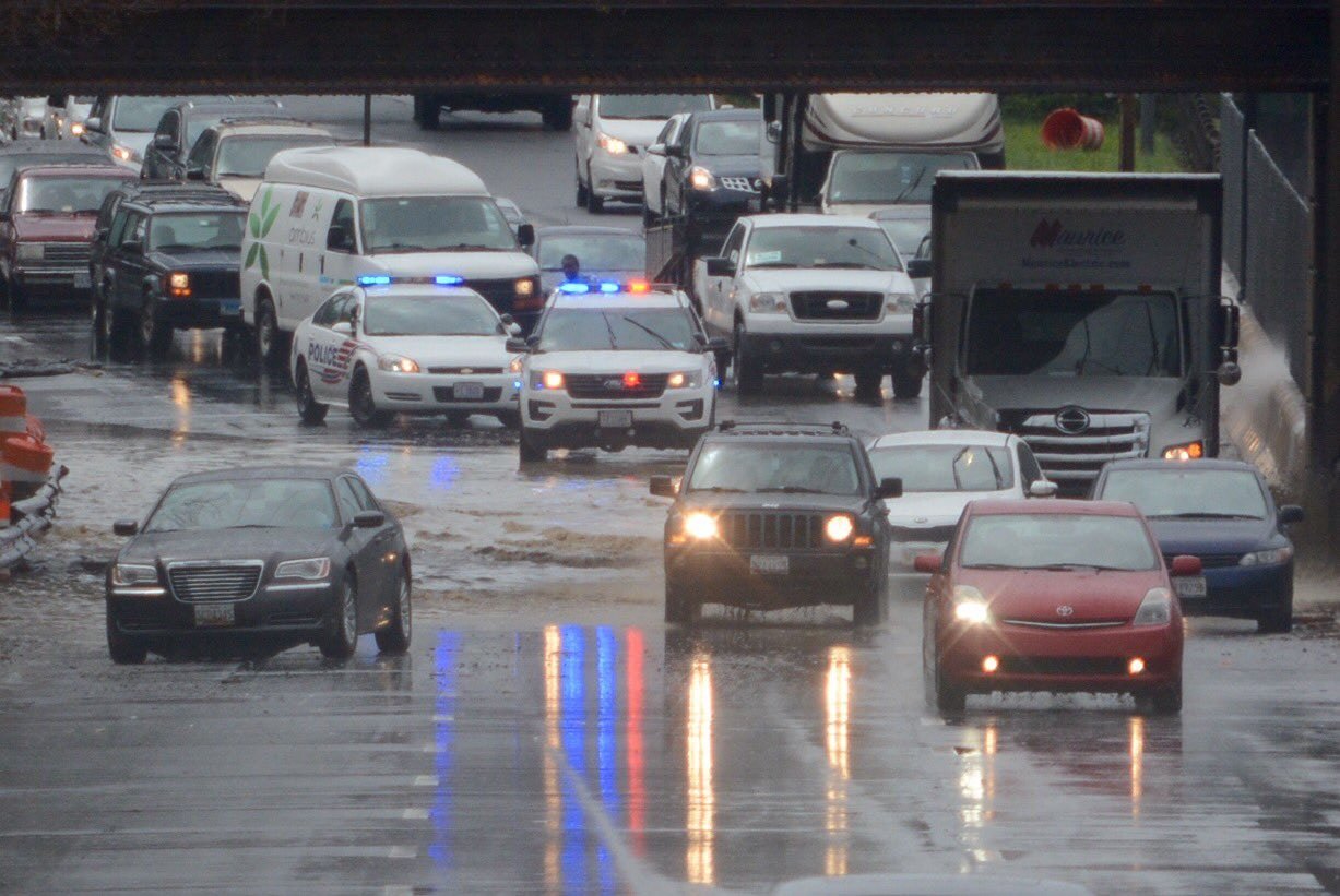 Flooding on DC-295 North near Benning Road blocked traffic Thursday, April 6. (WTOP/Dave Dildine)