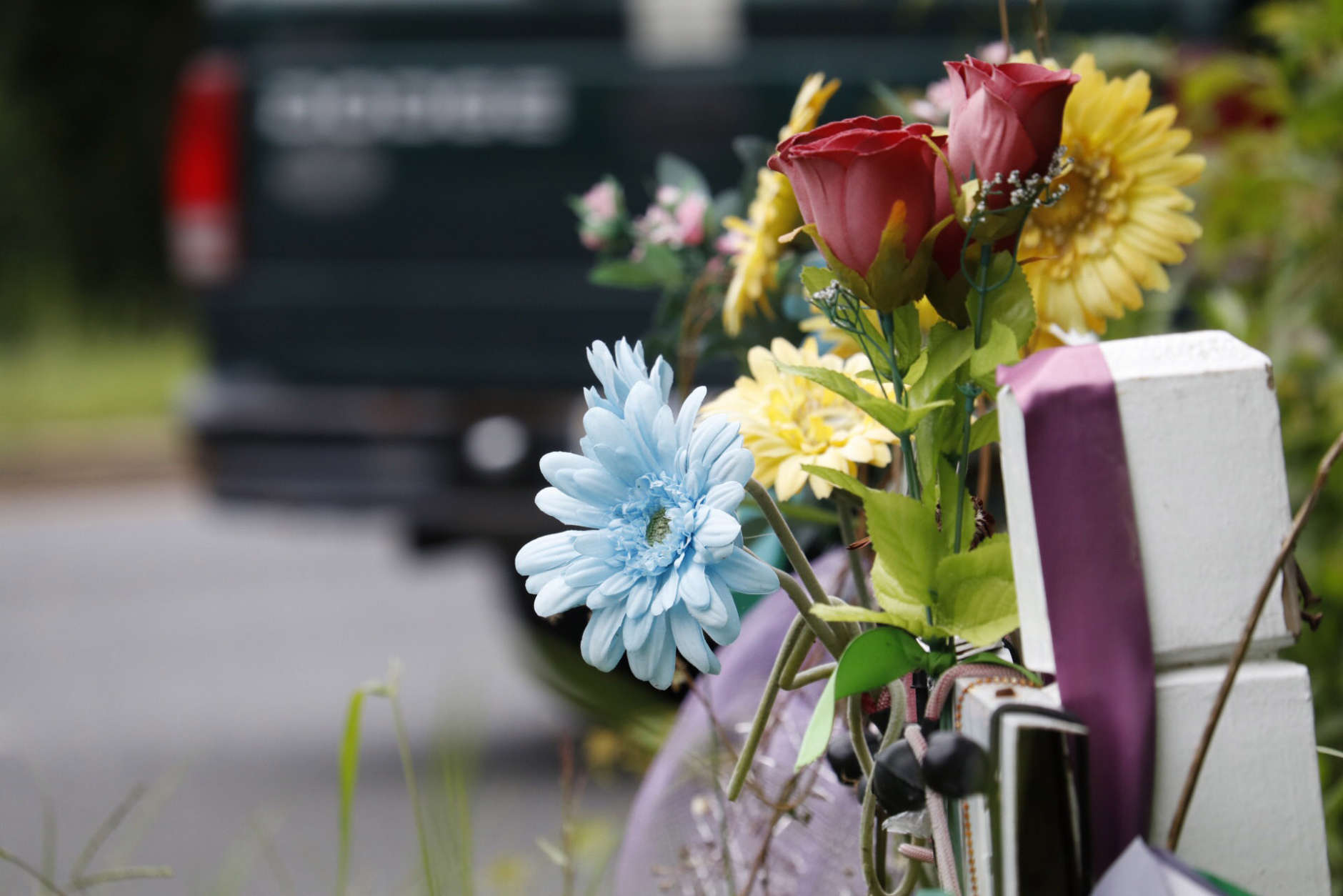 A memorial sits near the Bethesda intersection, where safety concerns are being addressed. (WTOP/Kate Ryan)