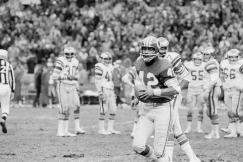 Washington wide receiver, Hall of Famer Charley Taylor dies at 80