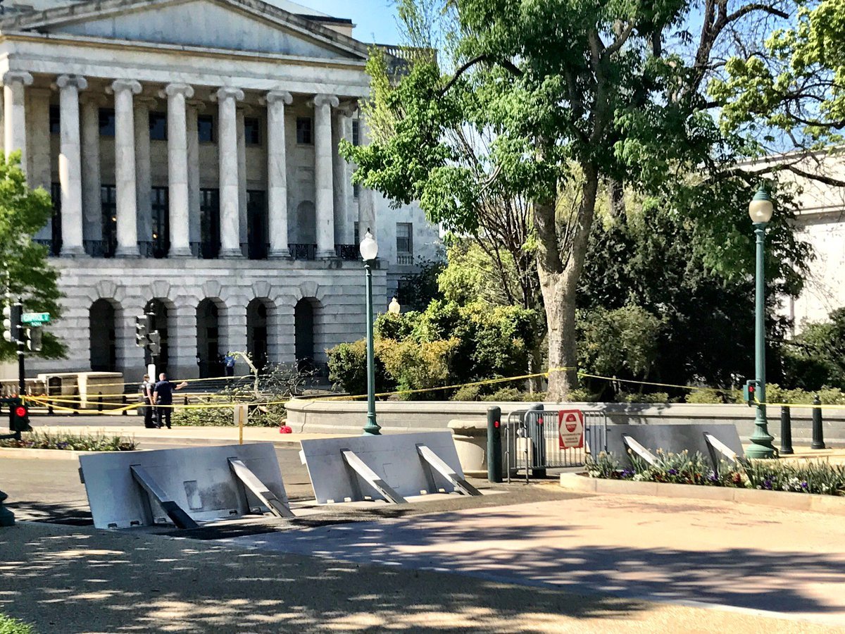 The scene where part of a large tree fell on an Architect of the Capitol employee Tuesday morning. (WTOP/Neal Augenstein)