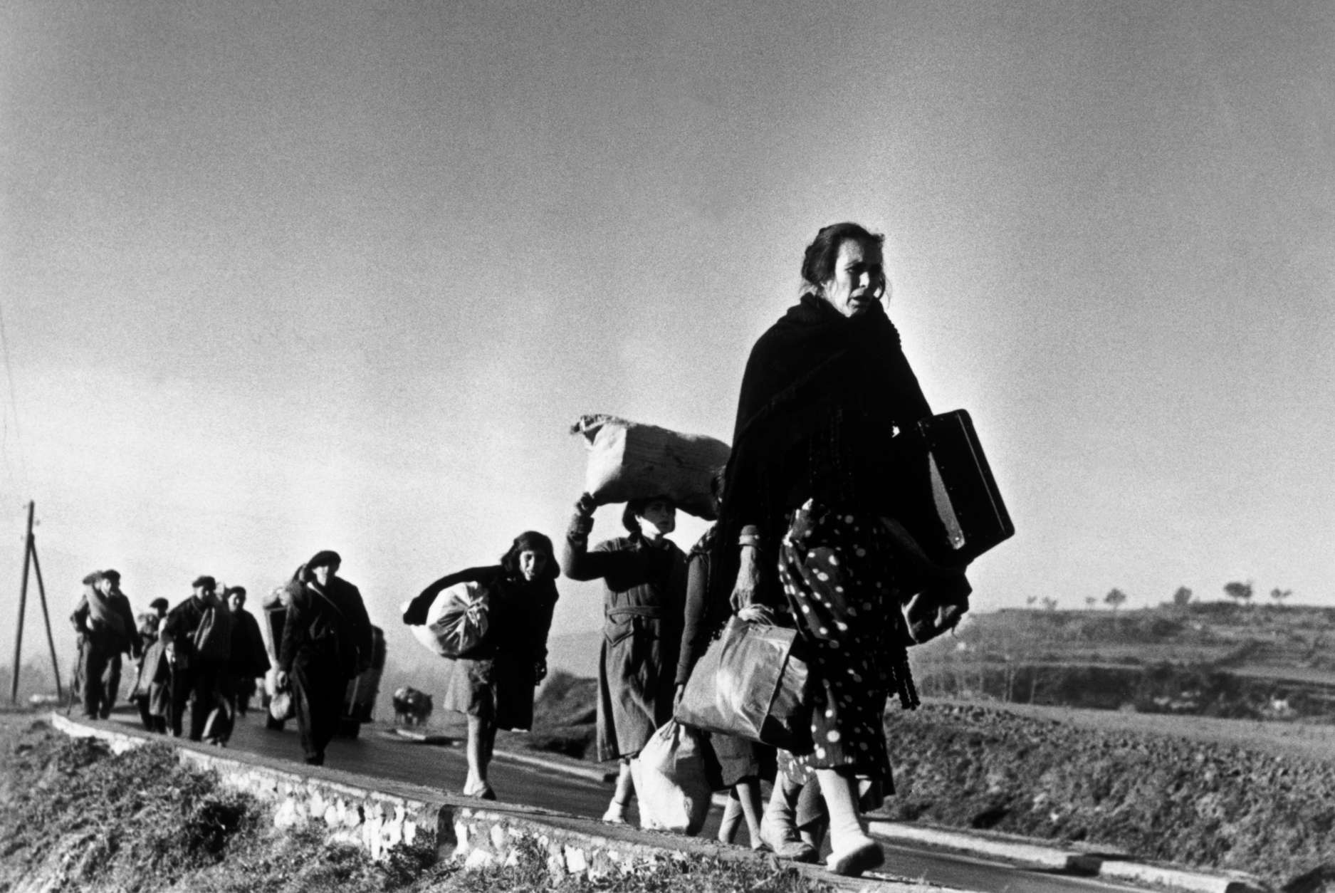 Line of refugees with their belongings on the road from Barcelona to the French border], January 25, 1939
©International Center of Photography/Magnum Photos  
