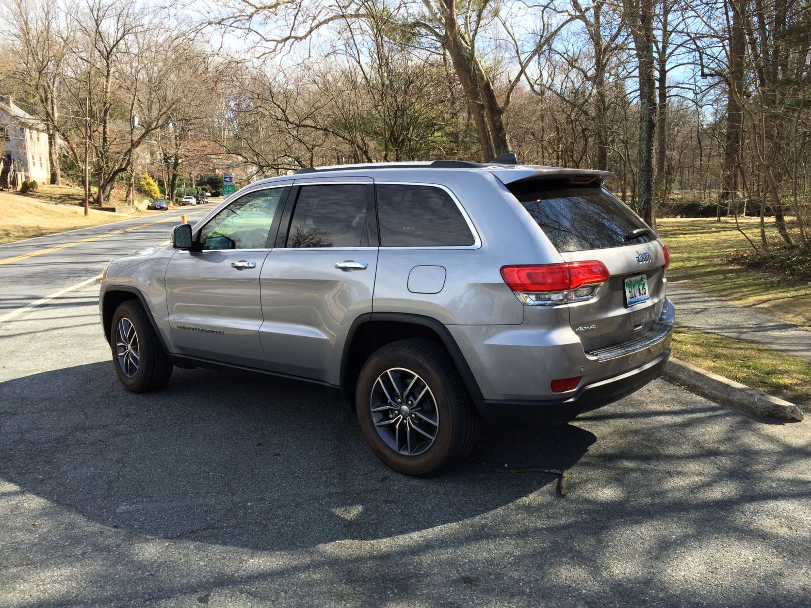 Car reviewer Mike Parris says the ride was very good in the 2017 Jeep Grand Cherokee, with most bumps being dealt with without upsetting the ride. He says the smaller 18-inch wheels help out on the drive. (WTOP/Mike Parris)
