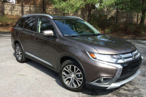 2017 Mitsubishi Outlander seats 7 with affordable price tag