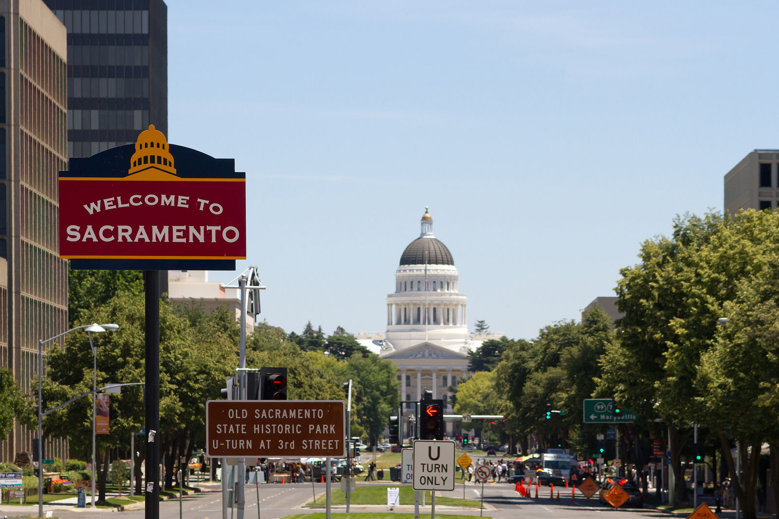 The sign on California's State Capitol Mall welcoming visitors.