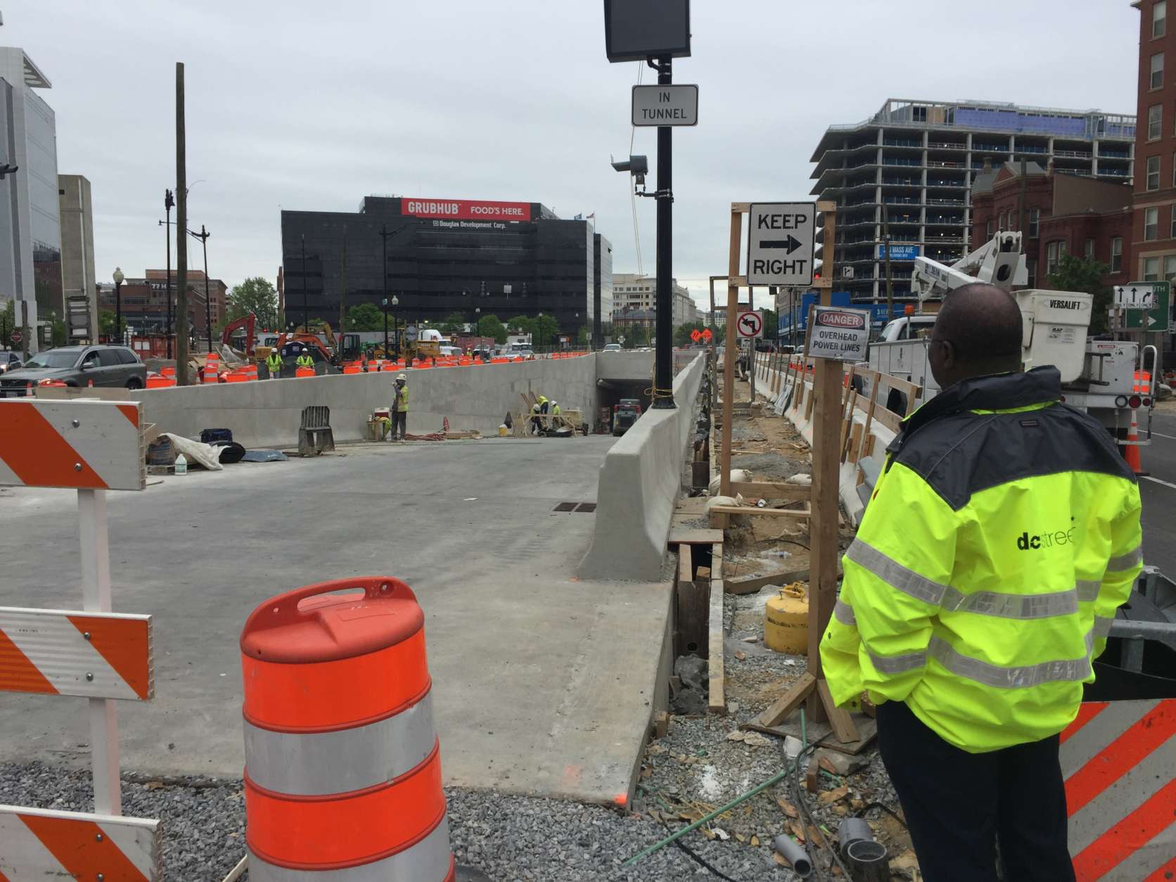 Access to the new ramp/portal for I-395 southbound will be from Massachusetts Avenue eastbound on the left side of the road. (WTOP/Kristi King)