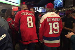  Caps fans spotted at the Green Turtle in downtown D.C. (WTOP/Jenny Glick) 
