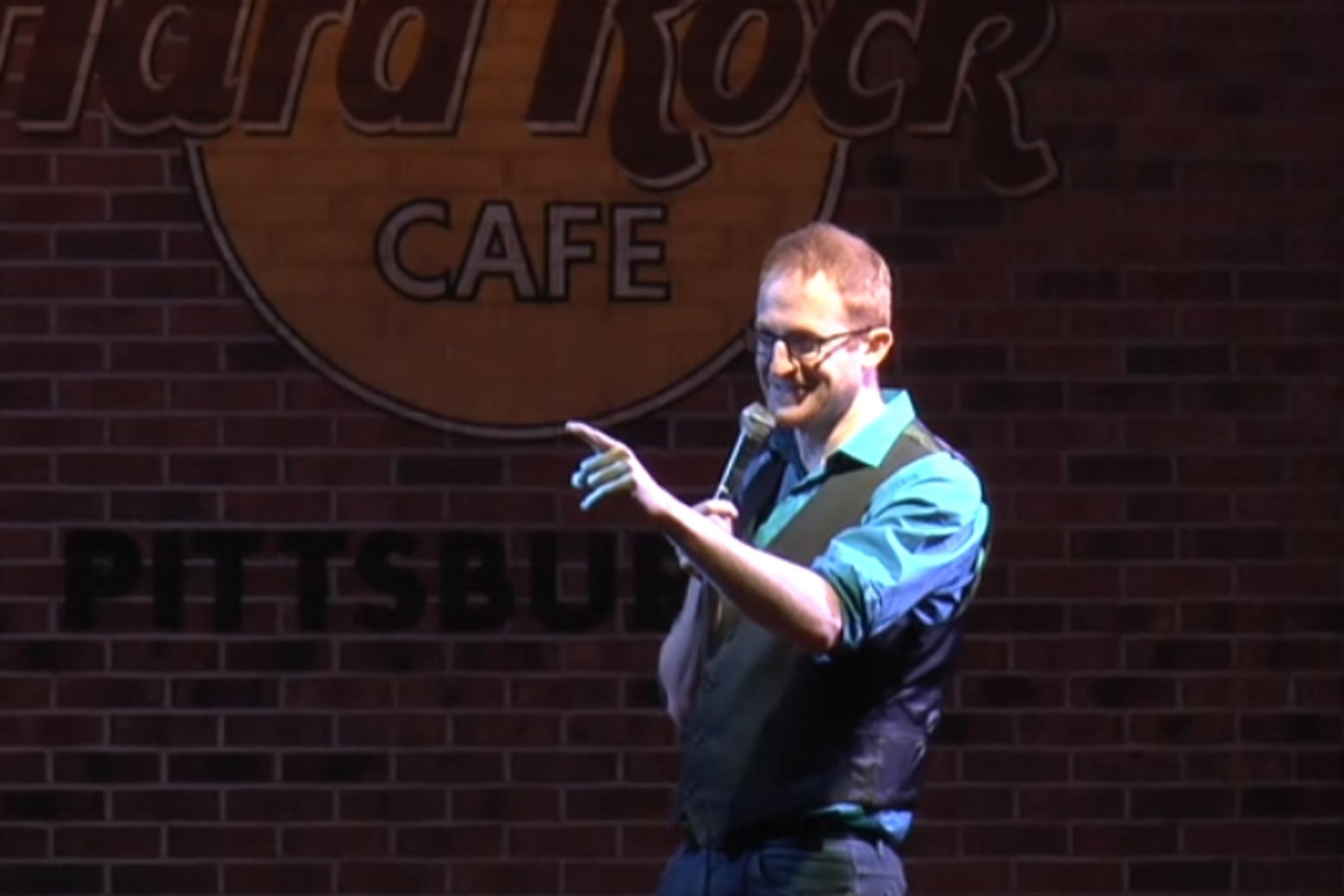 Comedian Steve Hofstetter comes to Red Rocks on H Street - WTOP News