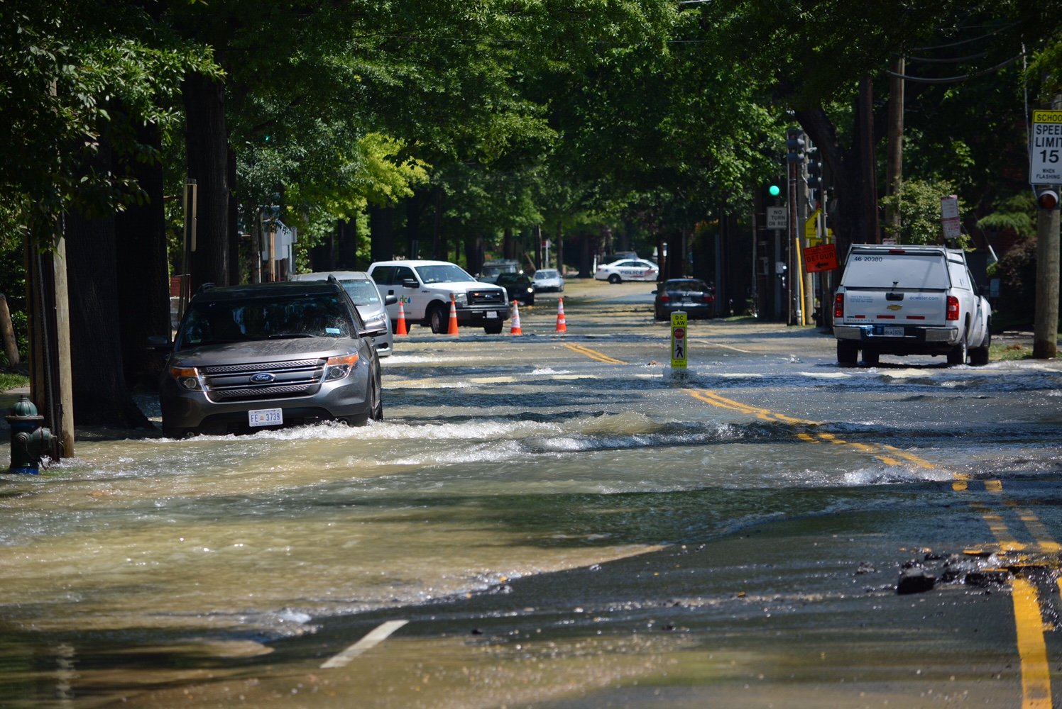 Water gushes from a broken water main on MacArthur Boulevard. (WTOP/Dave Dildine)