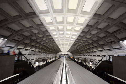 Facing ‘fiscal cliff,’ Metro proposes closing early, running fewer trains
