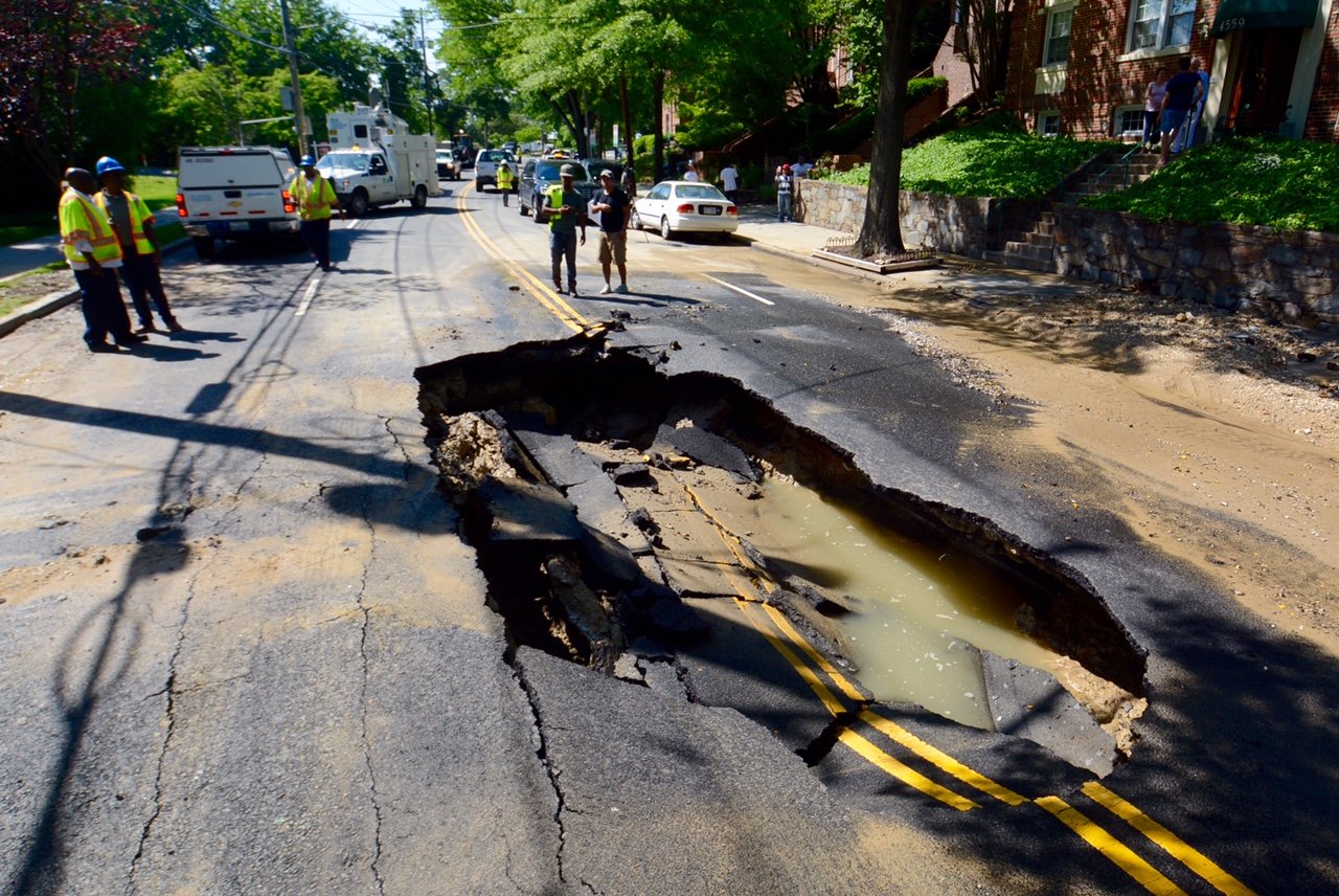 Some of the pavement on Clark Place was heaved by the water from the MacArthur Boulevard water-main break. (WTOP/Dave Dildine)