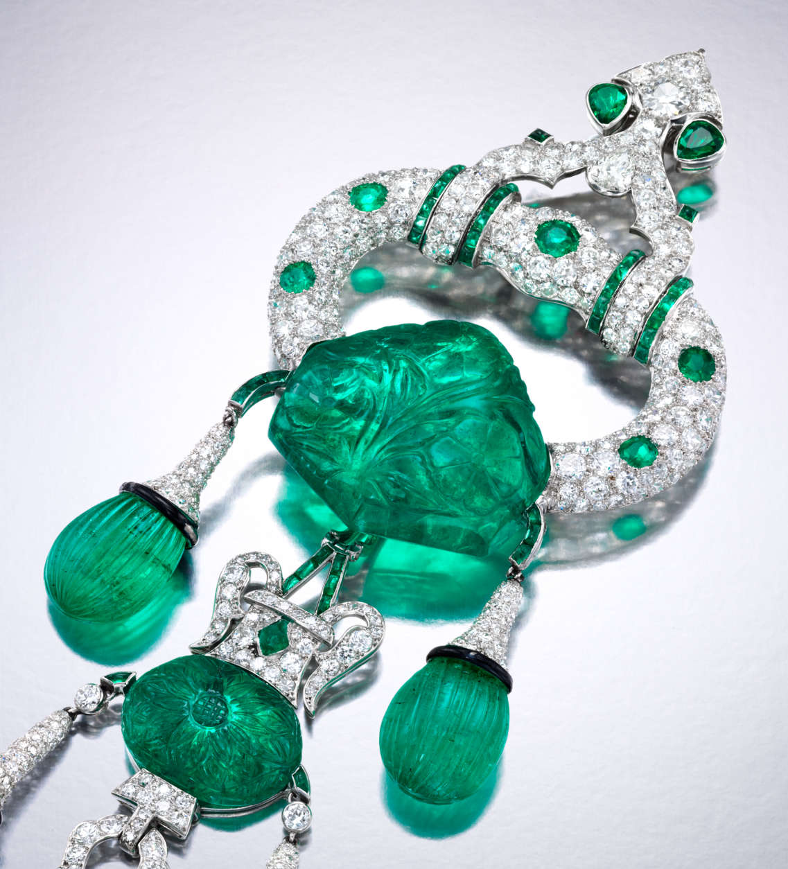 A 1928 Cartier emerald and diamond brooch from “Spectacular Gems and Jewelry from the Merriweather Post Collection." (Photo by Square Moose Inc., courtesy Hillwood Estate, Museum & Gardens) 