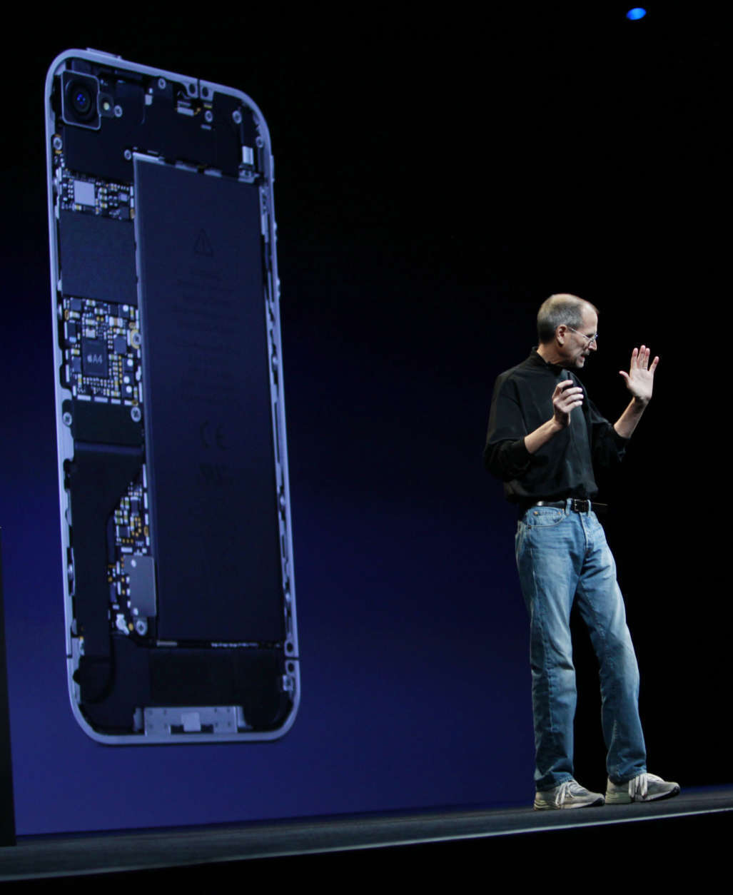 In this June 7, 2010 photo, Apple CEO Steve Jobs talks about the composition and metal antennae band that surrounds the new Apple iPhone4 at the Apple Worldwide Developers Conference, in San Francisco. Apple Inc. said Friday that it was "stunned" to find that its iPhones have for years been using a "totally wrong" formula to determine how many bars of signal strength they are getting. (AP Photo/Paul Sakuma)