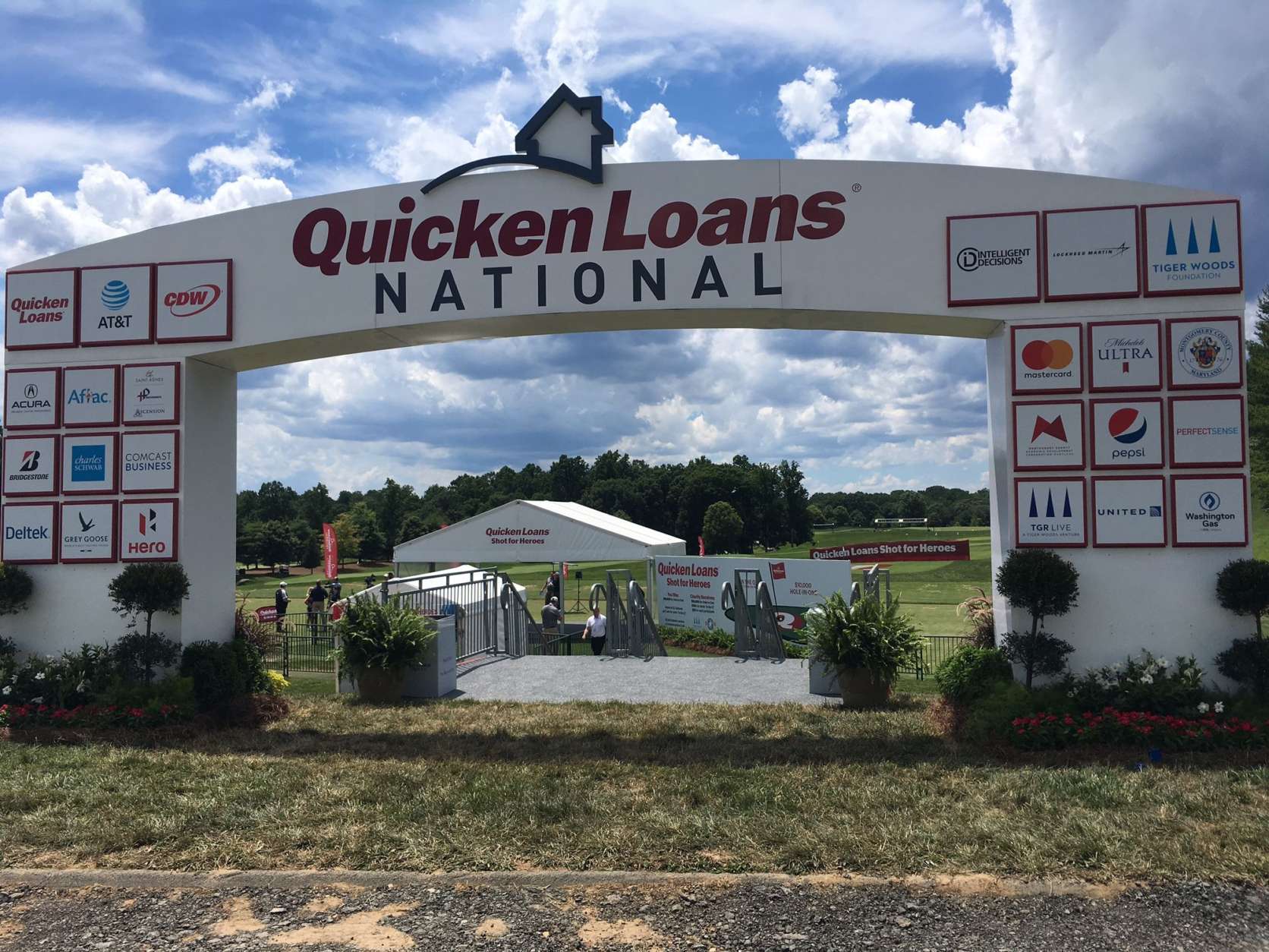 The entrance to the Quicken Loans National takes you right to the Shot for Heroes, a chance to win $10,000 for charity and for yourself. (WTOP/Noah Frank)