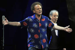 Paul Simon, right, and Art Garfunkel perform at the 25th Anniversary Rock &amp; Roll Hall of Fame concert at Madison Square Garden,Thursday, Oct. 29, 2009 in New York. (AP Photo/Henny Ray Abrams)