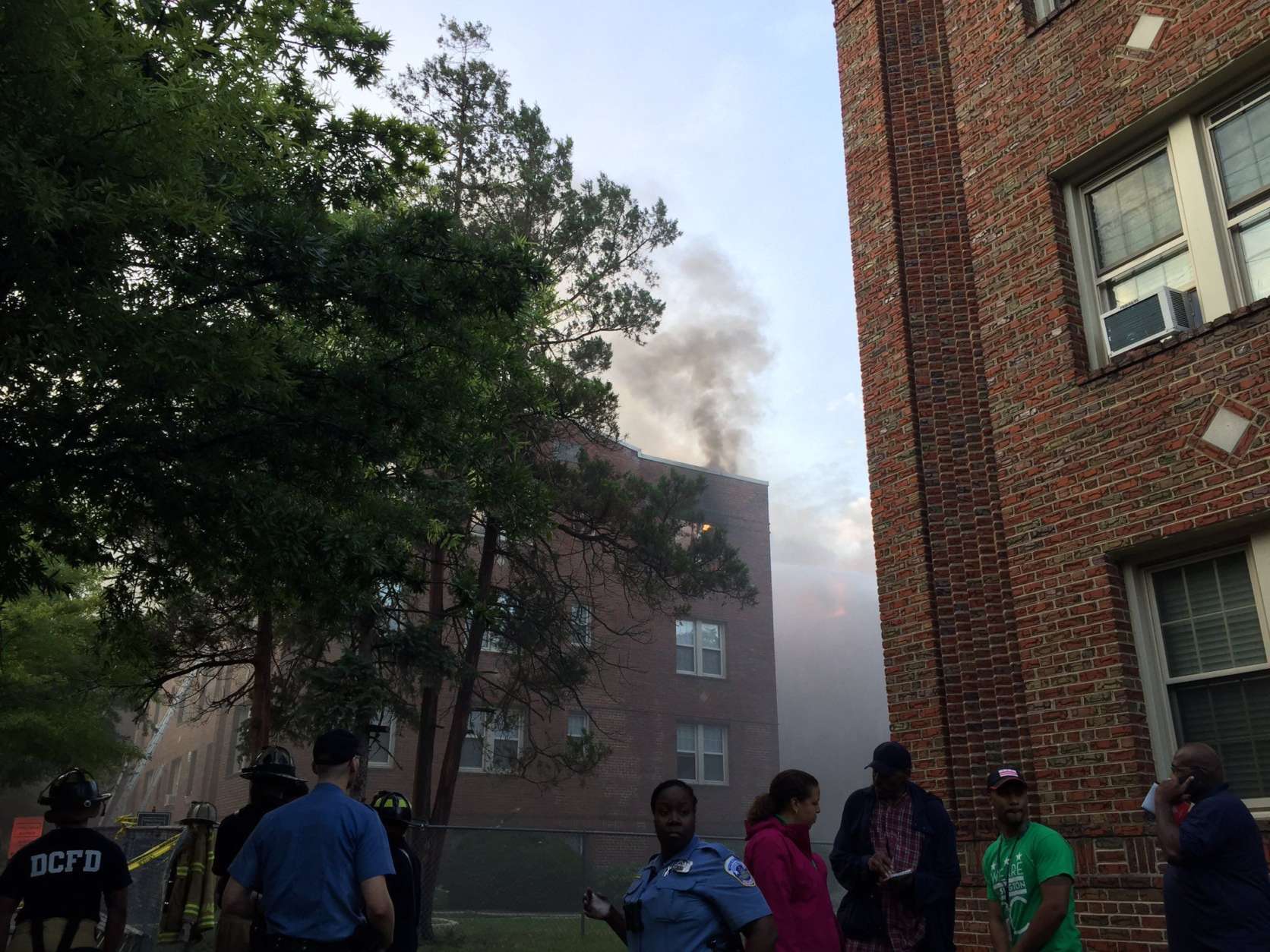 The Red Cross was on the scene to assist displaced residents. (WTOP/Dennis Foley)