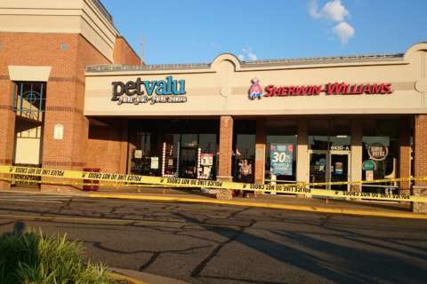 Police investigating Fairfax Co. shopping center homicide, burglary