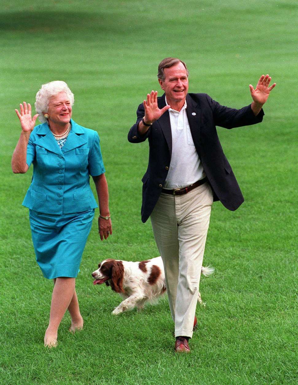 ** FILE ** In this Aug. 24, 1992 file photo, President and first lady Barbara Bush walk with Millie across the South Lawn as they return to the White House in Washington. (AP Photo/Scott Applewhite, File)