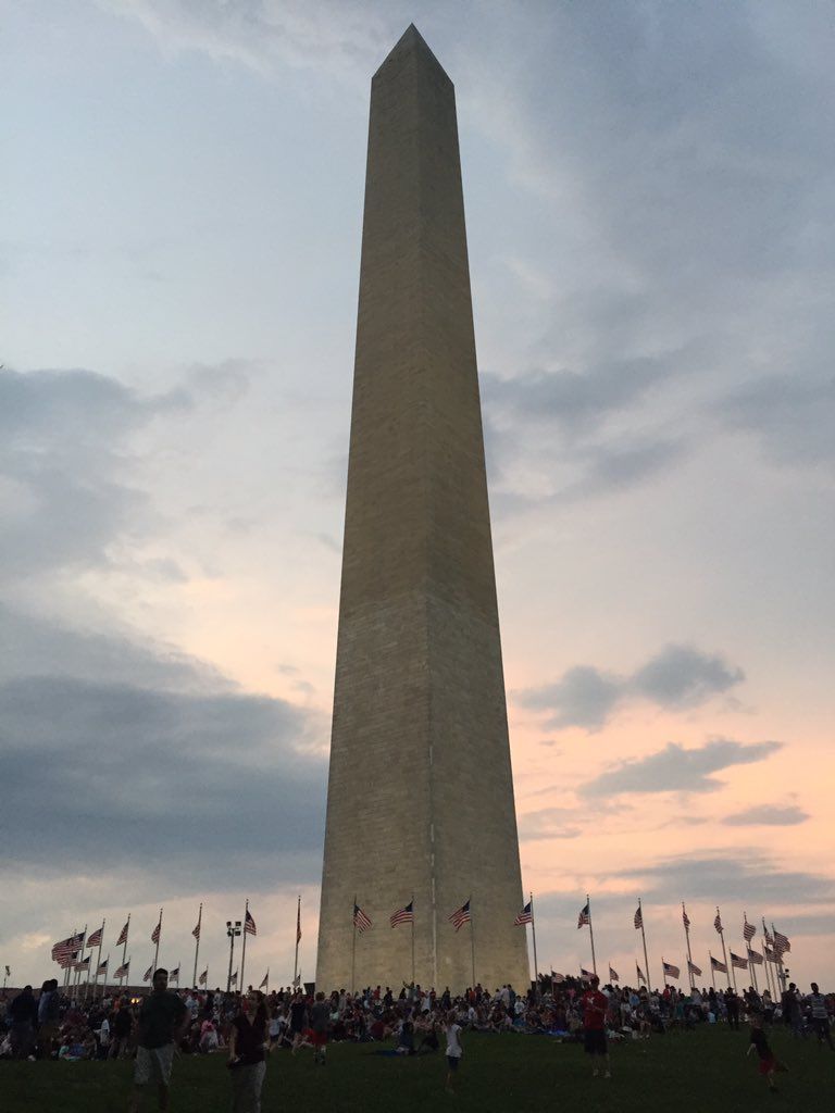 Nightfall approaches on the National Mall. (WTOP/Michelle Basch)