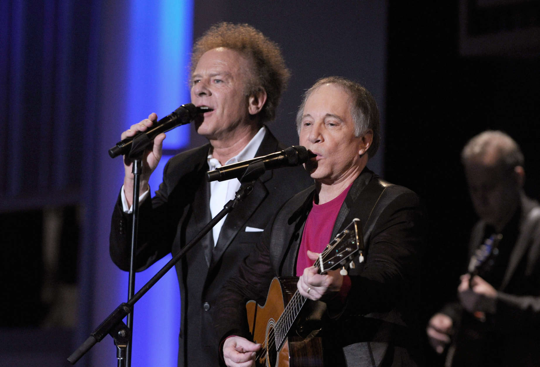CULVER CITY, CA - JUNE 10:  Musicians Art Garfunkel and Paul Simon of Simon &amp; Garfunkel perform during the 38th AFI Life Achievement Award honoring Mike Nichols held at Sony Pictures Studios on June 10, 2010 in Culver City, California. The AFI Life Achievement Award tribute to Mike Nichols will premiere on TV Land on Saturday, June 25 at 9PM ET/PST.  (Photo by Frazer Harrison/Getty Images for AFI)