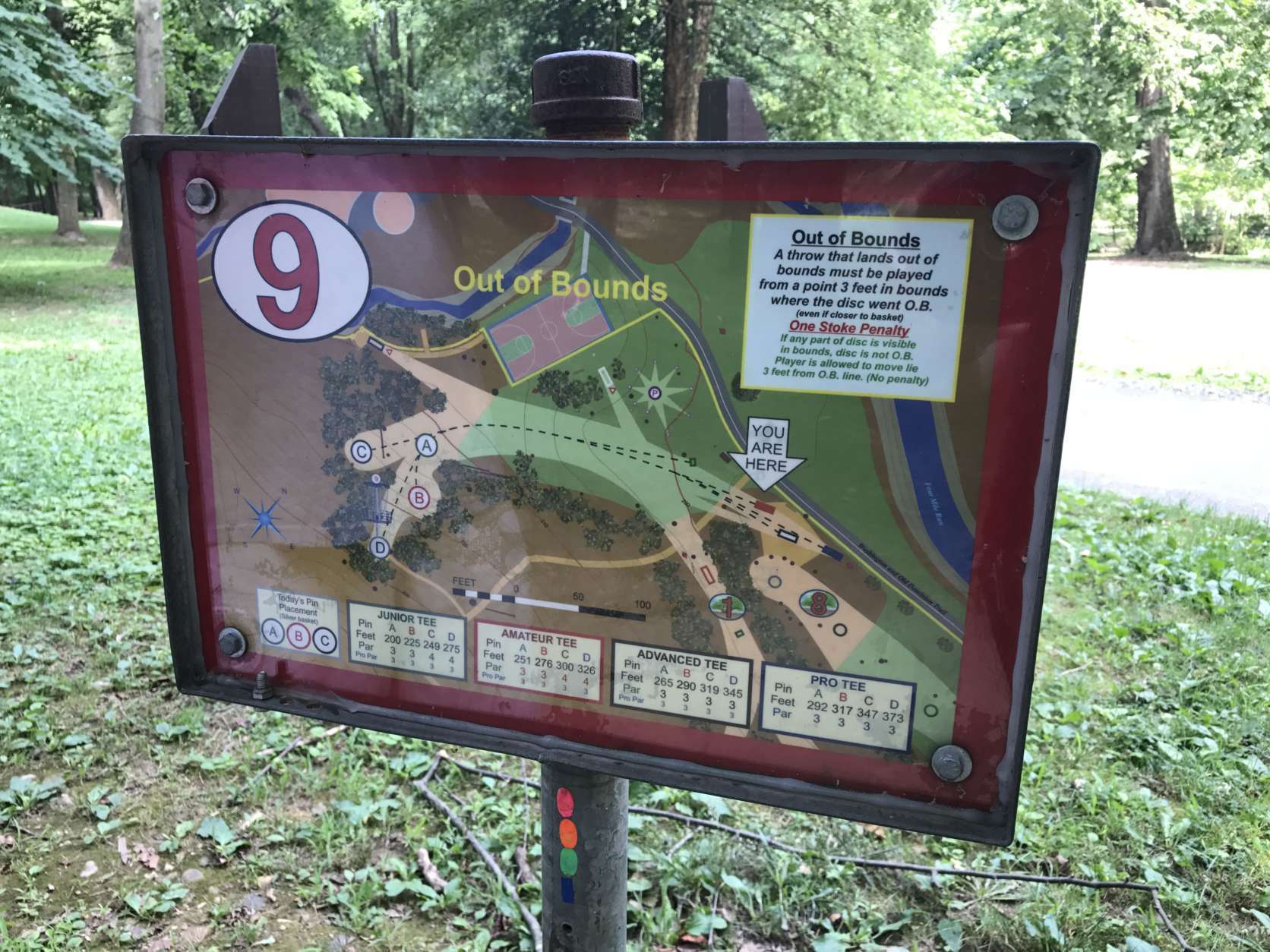 Here's what a disc golf course sign might look like. This sign is from the course at Bluemont Park in Arlington, Virginia. (WTOP/Ginger Whitaker)
