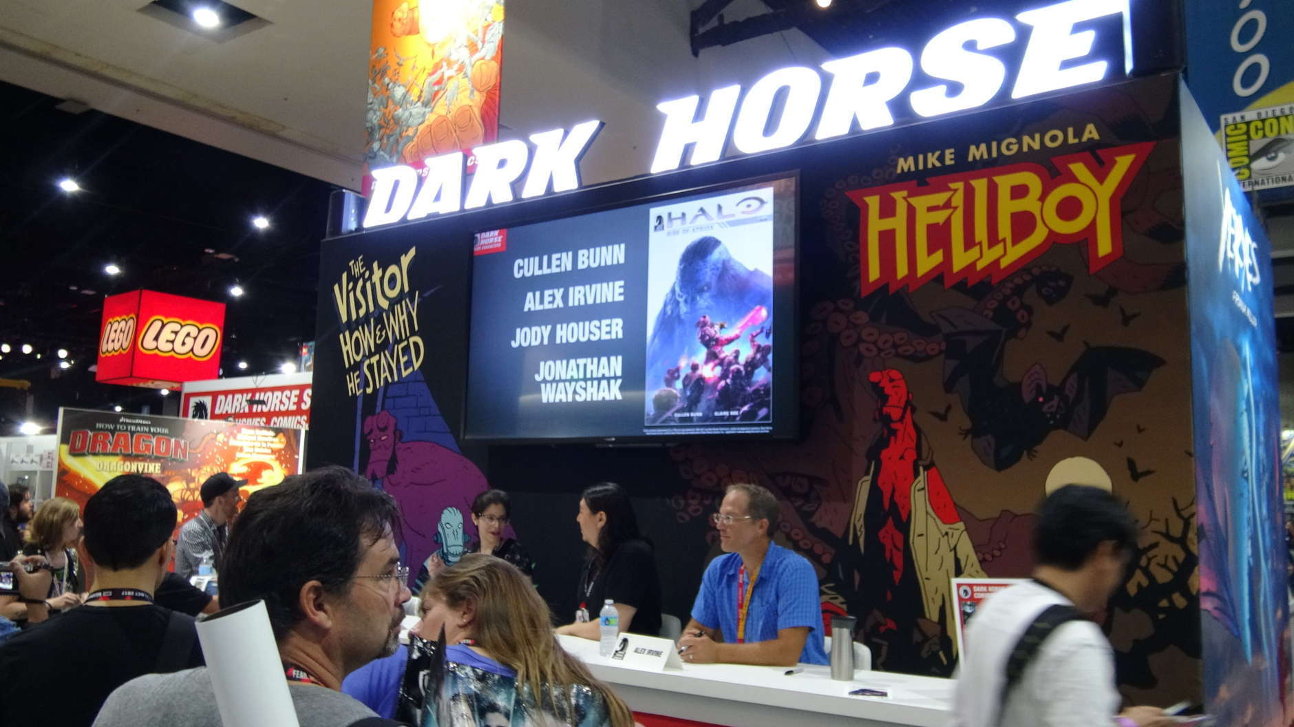 Fans line up at the Dark Horse comics table at Comic-Con in San Diego. (Courtesy Kenny Fried)