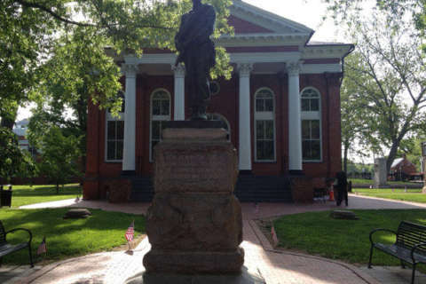 Loudoun Co. leader renews call to remove Confederate statue