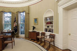Renovations to the Oval Office, including a new carpet, wallpaper and furniture, are seen, Tuesday, Aug. 31, 2010, at the White House in Washington. (AP Photo/J. Scott Applewhite)
