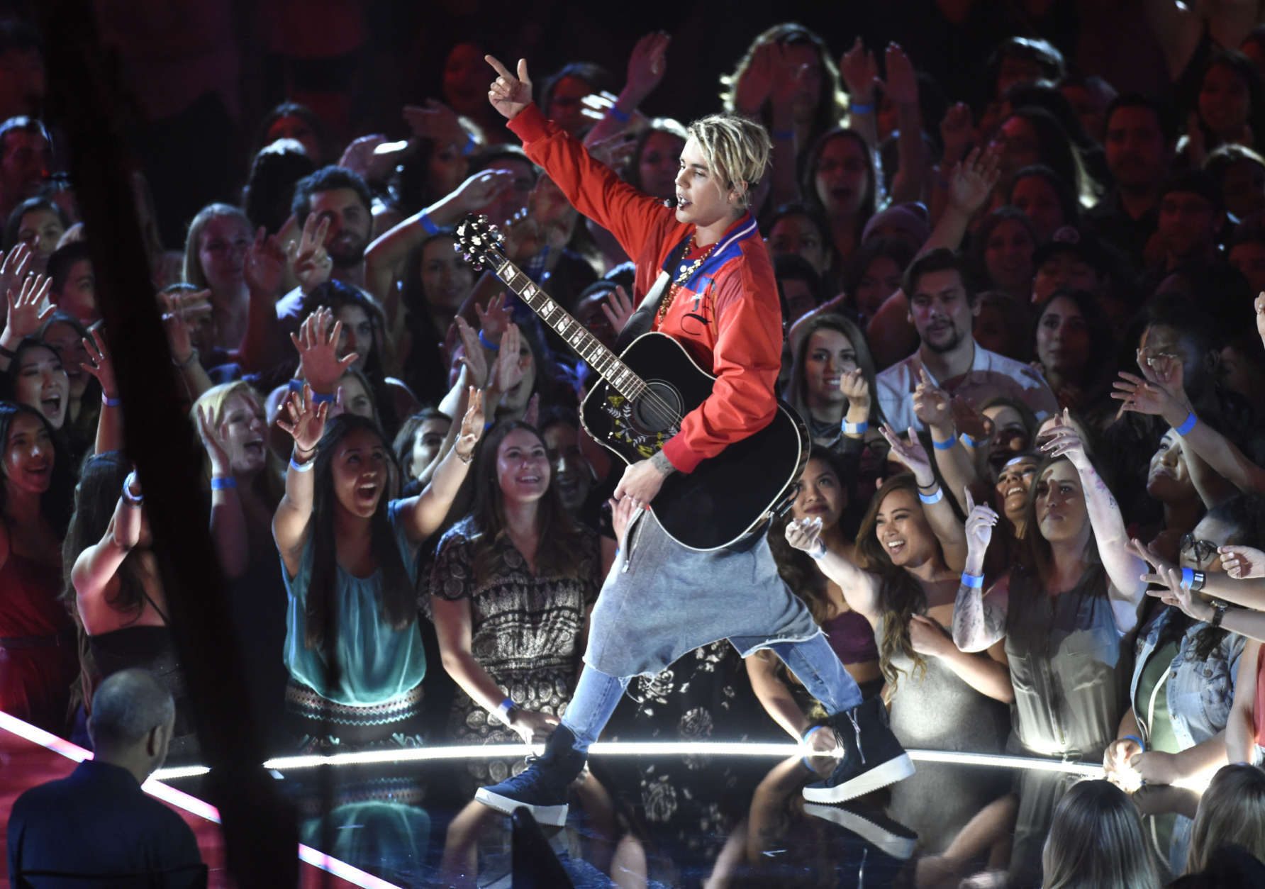 Justin Bieber performs Love Yourself and Company during the iHeartRadio Music Awards at The Forum on Sunday, April 3, 2016, in Inglewood, Calif. (Photo by Chris Pizzellol/Invision/AP)