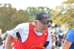 Al Richmond running to the finish at the 40th MCM in 2015. (Courtesy Marine Corps Marathon)