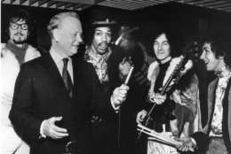 circa 1967:  Rock guitarist Jimi Hendrix (1942 - 1970), centre, with, from left to right; disc jockey Jonathan King, Godfrey Winn of EMI and Noel Redding (1945 - 2003) and Mitch Mitchell of his band The Experience.  (Photo by Evening Standard/Getty Images)
