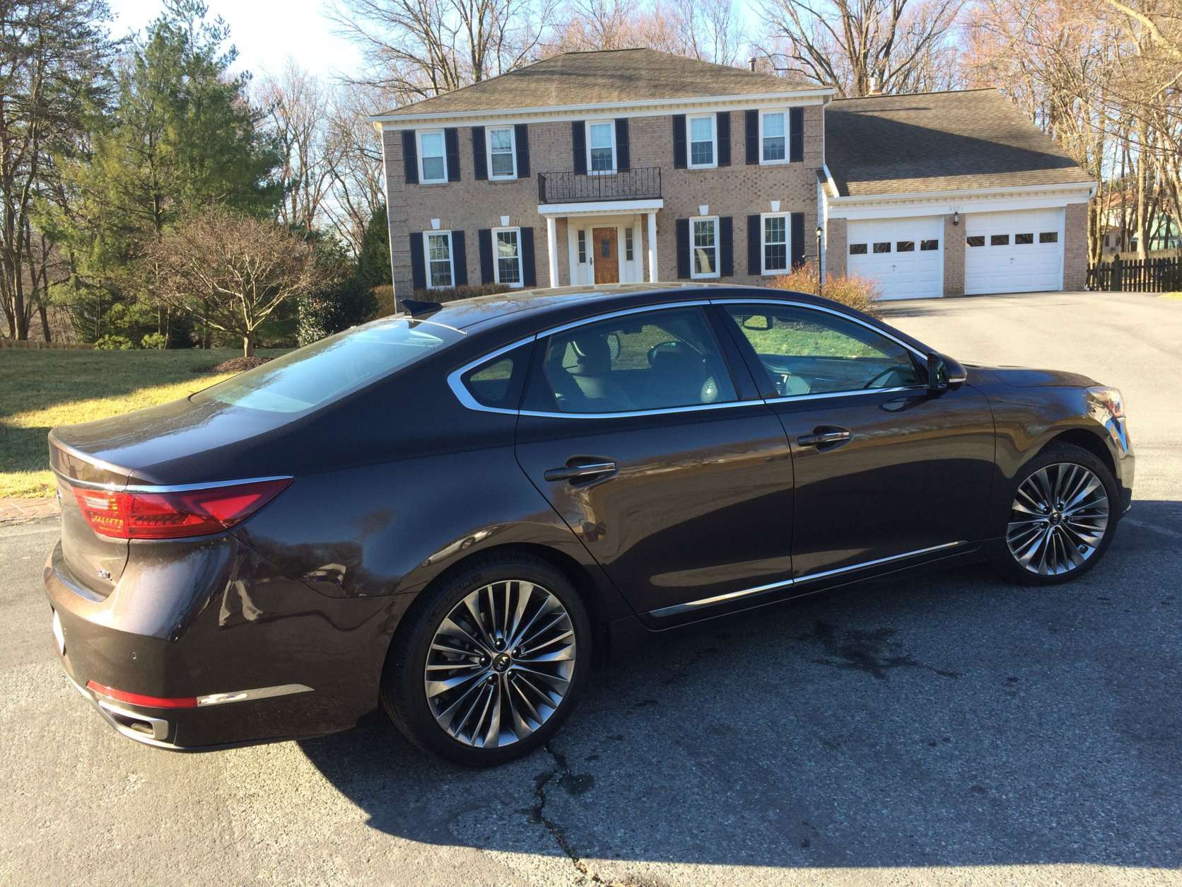 Large 19-inch dark satin wheels play nicely with the granite brown paint. (WTOP/Mike Parris)