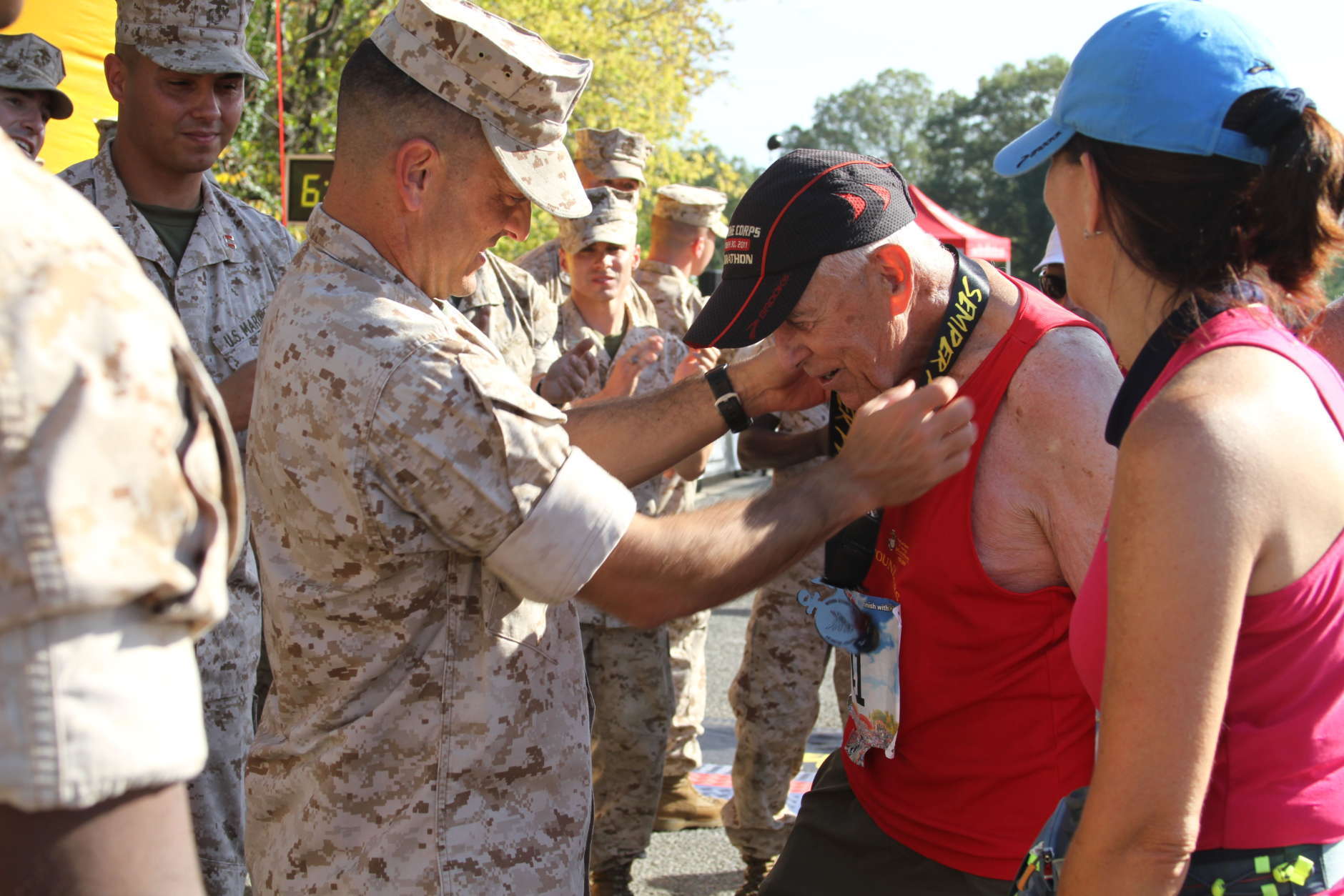 Al Richmond receives his 2016 MCM finisher medal from Marine Col. Joseph Murray. (Courtesy Marine Corps Marathon)