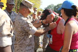 Al Richmond receives his 2016 MCM finisher medal from Marine Col. Joseph Murray. (Courtesy Marine Corps Marathon)