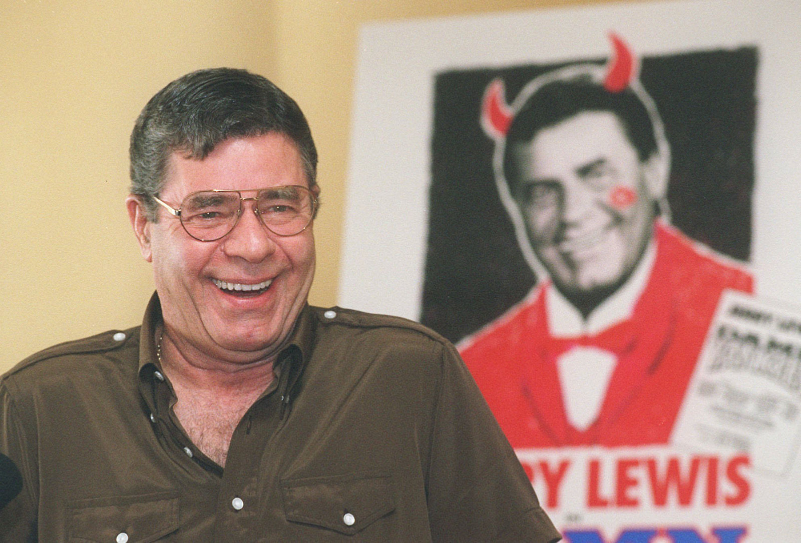 Entertainer Jerry Lewis laughs as he fields questions from the media at the  Ritz-Carlton Hotel in Pasadena, Calif., Tuesday, Nov. 28, 1995. Lewis is starring in the nationally touring production of the Broadway musical "Damn Yankees," which comes to the Pasadena Civic Auditorium for eight performances starting Nov. 28. (AP Photo/Chris Pizzello)