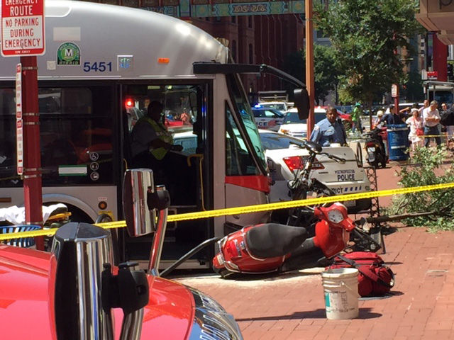 Photo of the scene where a bus crashed into a building on the 600 block of H Street NW. (WTOP/James Hoeflinger)