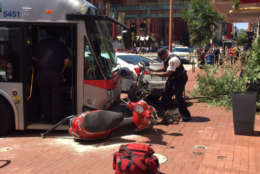 Scene of a bus crash on the 600 block of H Street NW. (WTOP/James Hoeflinger)