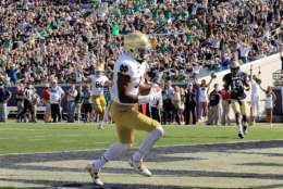 JACKSONVILLE, FL - NOVEMBER 05:  Torii Hunter Jr. #16 of the Notre Dame Fighting Irish crosses the goal line for a touchdown during the game against the Navy Midshipmen at EverBank Field on November 5, 2016 in Jacksonville, Florida.  (Photo by Sam Greenwood/Getty Images)