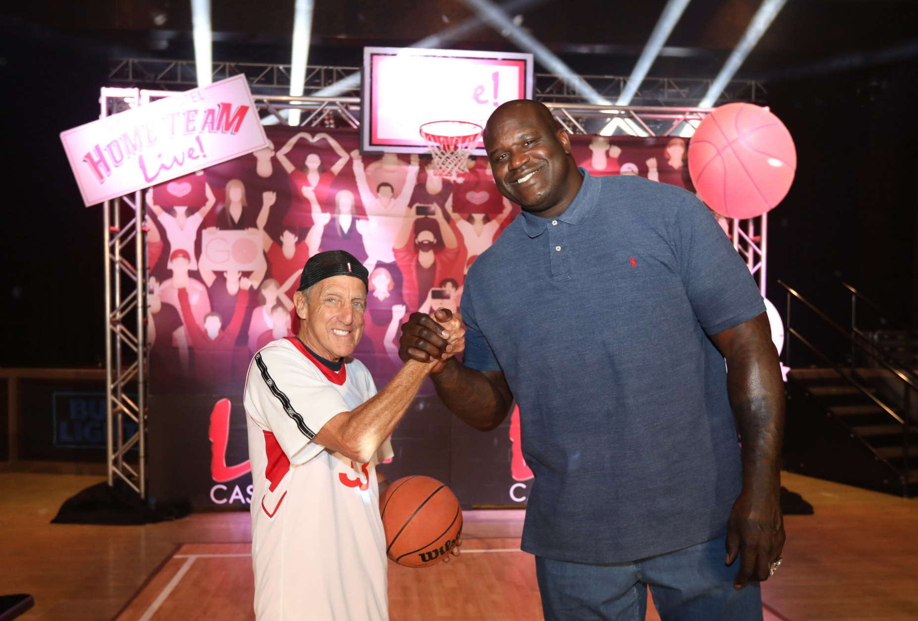 In a real-life David vs Goliath battle at Live! Casino &amp; Hotel, NBA Hall of Famer and 4-time NBA Champion Shaquille ONeal took on David Cordish, Chairman of The Cordish Companies, in a head to head free-throw competition. The Megastar vs Mogul fight ended in a tie, when both made their sudden death shots after draining three of six throws. (PRNewsfoto/Live! Casino and Hotel)
