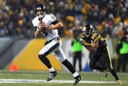 PITTSBURGH, PA - DECEMBER 25:  Joe Flacco #5 of the Baltimore Ravens scrambles to avoid the oncoming rush of Sean Davis #28 of the Pittsburgh Steelers during the game at Heinz Field on December 25, 2016 in Pittsburgh, Pennsylvania. (Photo by Joe Sargent/Getty Images)