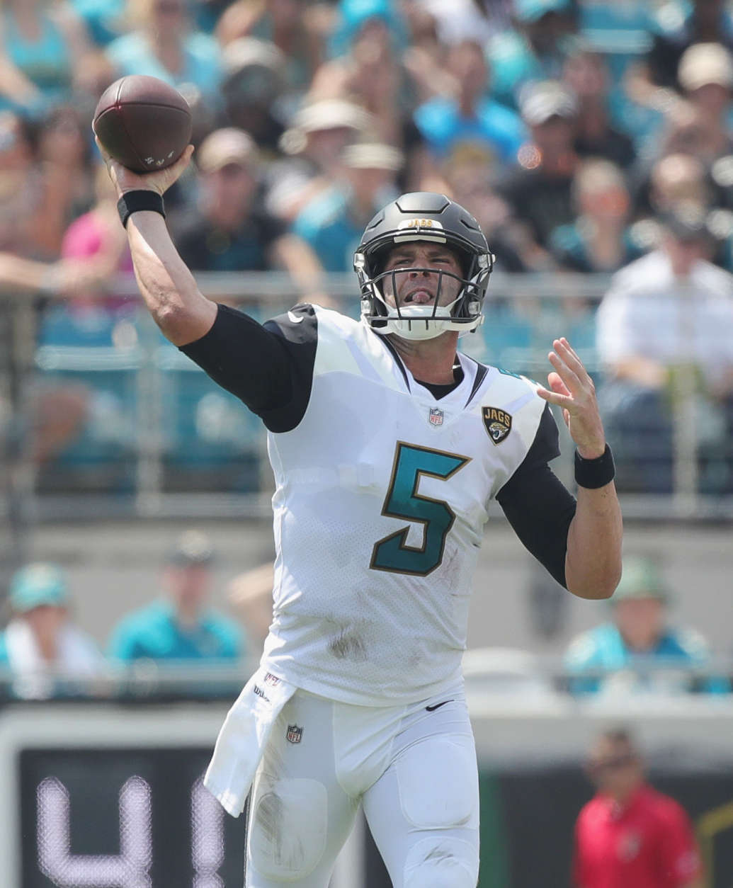 JACKSONVILLE, FL - SEPTEMBER 17:  Blake Bortles #5 of the Jacksonville Jaguars looks to pass the football during the first half of their game against the Tennessee Titans at EverBank Field on September 17, 2017 in Jacksonville, Florida.  (Photo by Logan Bowles/Getty Images)