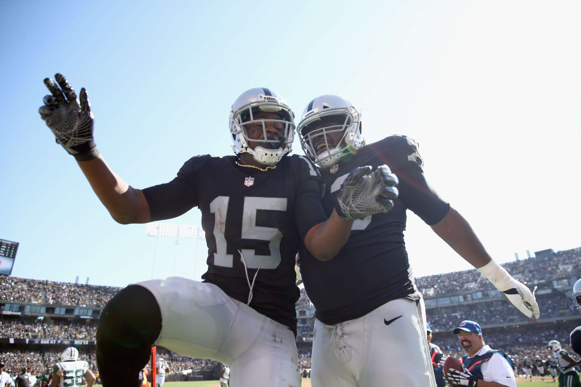 OAKLAND, CA - SEPTEMBER 17:  Michael Crabtree #15 of the Oakland Raiders celebrates with Marshall Newhouse #73 and he Crabtree scored a touchdown against the New York Jets at Oakland-Alameda County Coliseum on September 17, 2017 in Oakland, California.  (Photo by Ezra Shaw/Getty Images)