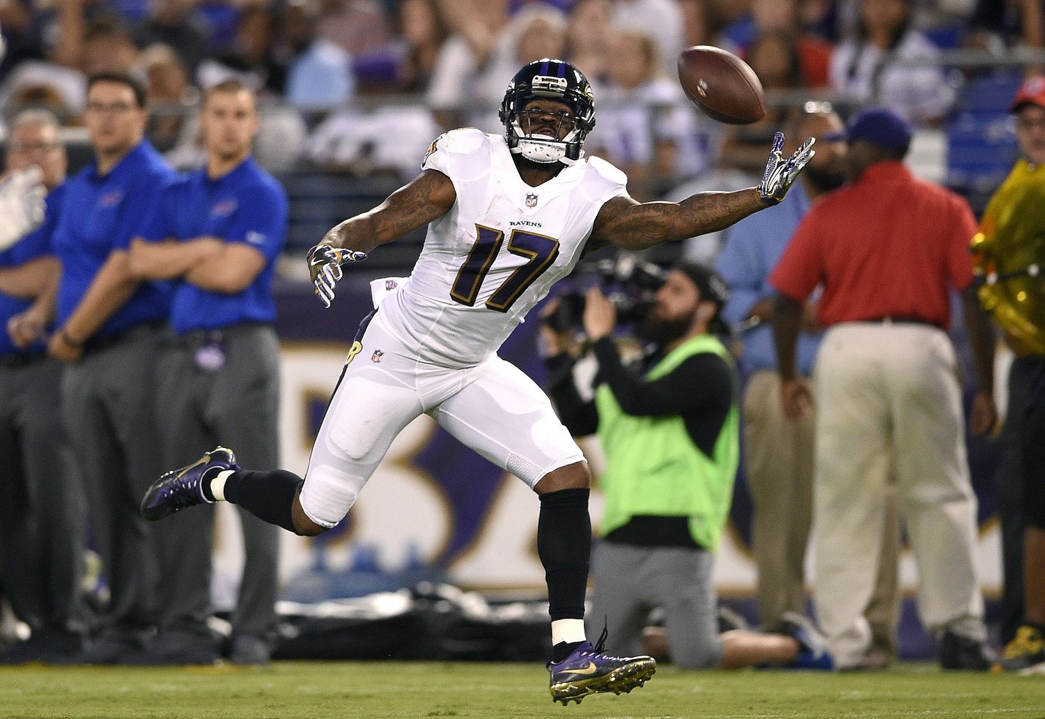 Baltimore Ravens wide receiver Mike Wallace reaches but can't make the catch on a pass in the first half of a preseason NFL football game against the Buffalo Bills, Saturday, Aug. 26, 2017, in Baltimore. (AP Photo/Nick Wass)