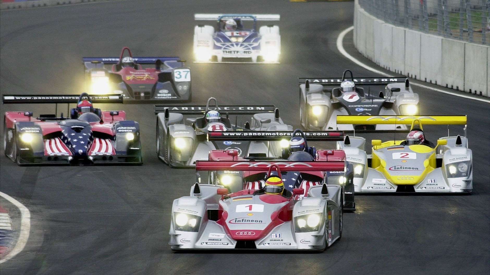 Pole sitter Frank Biela (1) leads off the American Le Mans Series' inaugural Washington Grand Prix with cars heading into turn one Sunday, July 21, 2002, in Washington. (AP Photo/Kenneth Lambert)