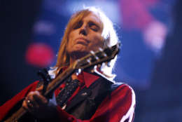 Tom Petty of Tom Petty and The Heartbreakers performs at Madison Square Garden Tuesday, June 20, 2006 in New York.  (AP Photo/Jason DeCrow)