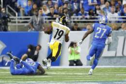Pittsburgh Steelers wide receiver JuJu Smith-Schuster (19) breaks downfield for a 97-yard touchdown run during the second half of an NFL football game against the Detroit Lions, Sunday, Oct. 29 2017, in Detroit. (AP Photo/Rick Osentoski)