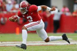 TUSCALOOSA, AL - OCTOBER 21:  Jalen Hurts #2 of the Alabama Crimson Tide rushes against the Tennessee Volunteers at Bryant-Denny Stadium on October 21, 2017 in Tuscaloosa, Alabama.  (Photo by Kevin C. Cox/Getty Images)