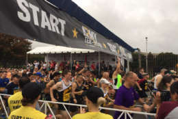 The start of the Army 10 Miler in a slight drizzle. (WTOP/John Domen)