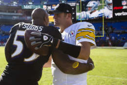 BALTIMORE, MD - OCTOBER 01: Outside linebacker Terrell Suggs #55 of the Baltimore Ravens and quarterback Ben Roethlisberger #7 of the Pittsburgh Steelers talk after a game at M&amp;T Bank Stadium on October 1, 2017 in Baltimore, Maryland. The Steelers defeated the Ravens 26-9. (Photo by Patrick McDermott/Getty Images)